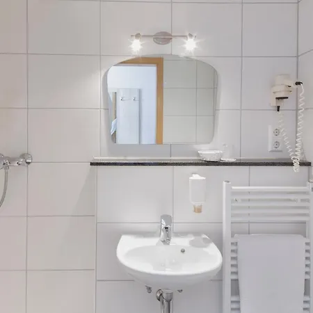 Invite Loewen Hotel 4*