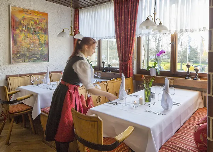 Invite Loewen Hotel Fryburg Bryzgowijski